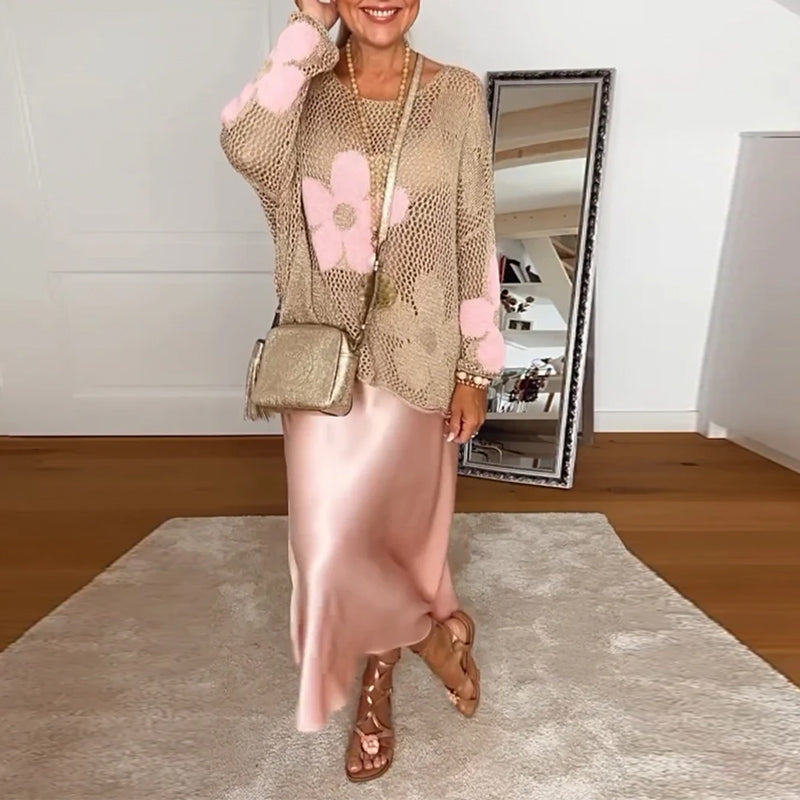 Afslappet blomsteret rundhalset langærmet hultrøje